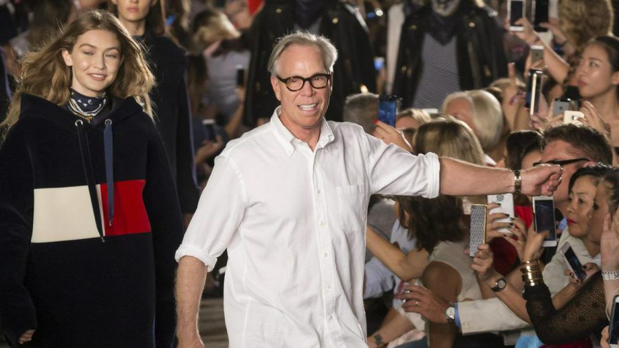 Tommy Hilfiger vertreibt seit fast 40 Jahren erfolgreich Mode (jru/spot)
