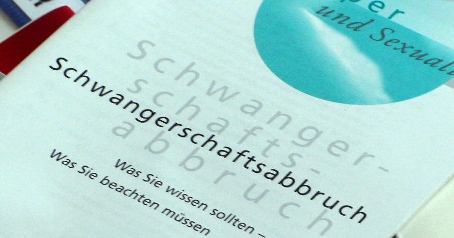 Die Zahl der Schwangerschaftsabbrüche in Deutschland ist gesunken - womöglich auch dank besserer Aufklärung.