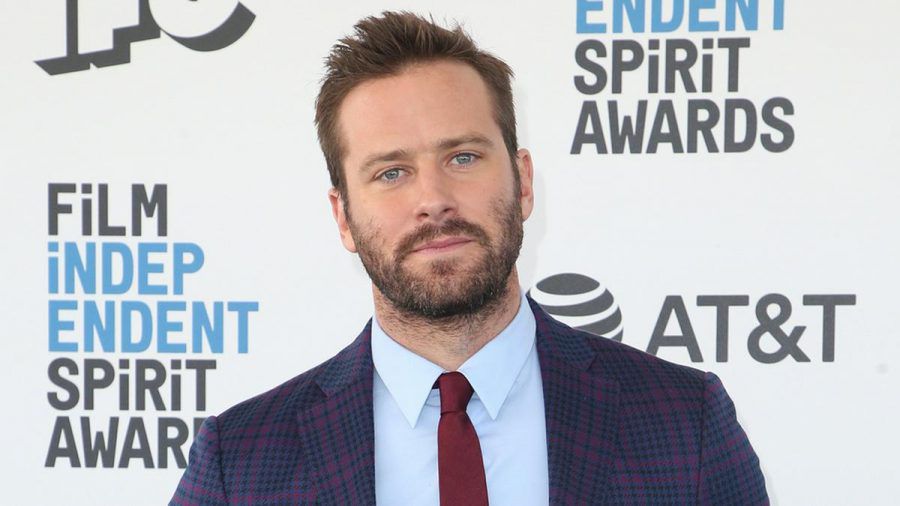 Armie Hammer 2019 in Kalifornien (mia/spot)