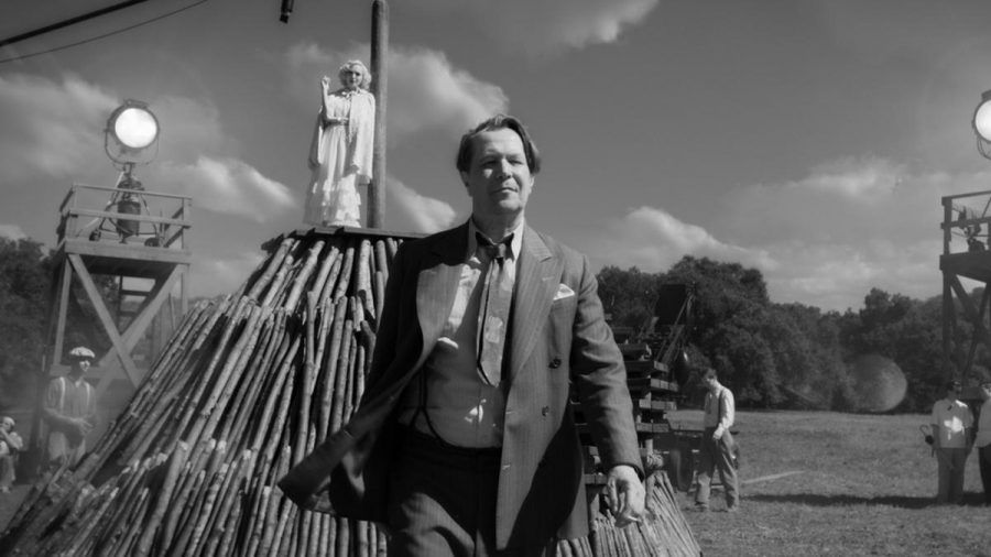 Gary Oldman als Drehbuchautor Herman J. Mankiewicz in "Mank" (stk/spot)