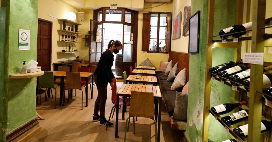 Die Regionalregierung Mallorcas will die Innenräume von Cafés, Restaurants und Kneipen nun wieder schließen. Grund sind steigende Corona-Zahlen.