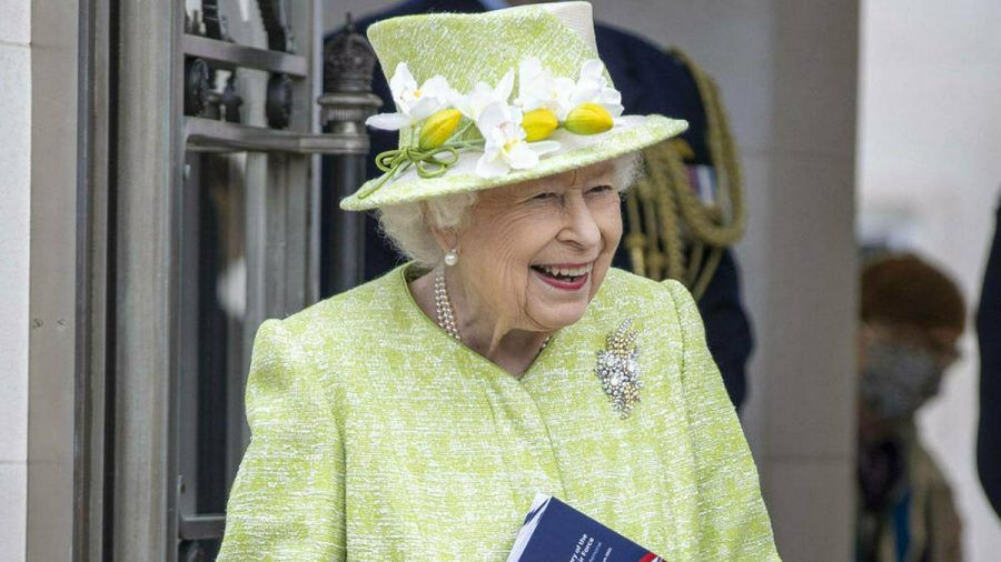 Die Queen genießt ihren ersten öffentlichen Auftritt 2021 (hub/spot)