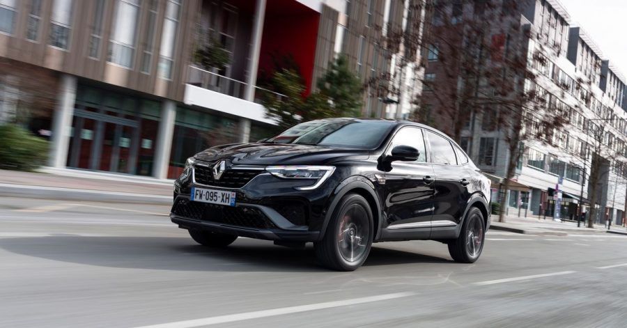 SUV oder Coupé? Renault hat dem Koleos ein Schrägheck verpasst und auf eine neue Plattform gestellt. Herausgekommen ist der Arkana.