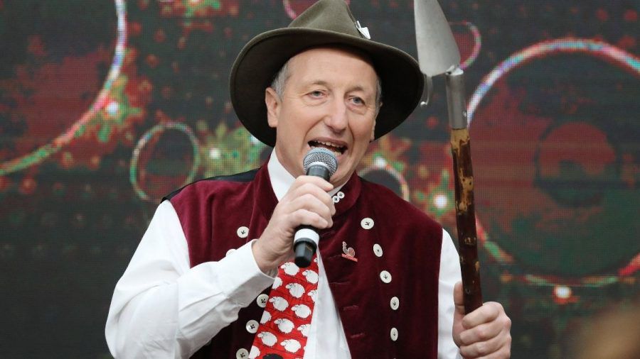 Video: "Bauer sucht Frau"-Star Schäfer Heinrich vor den finanziellen Ruin?