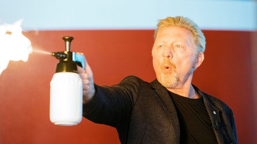 Boris Becker spielt mit dem Feuer: Die Bilder!