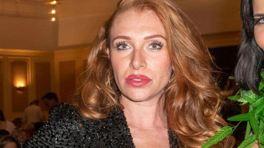 Georgina Fleur beim Babykleider shoppen erwischt
