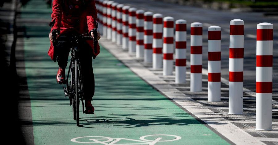 In Berlin hat sich einiges in Sachen Fahrradfreundlichkeit getan. So gibt es jetzt z.B. mehr Radwege, die durch Poller geschützt werden.
