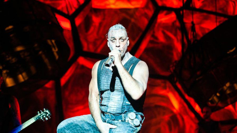 Rammstein verschieben ihre Stadion-Tour auf 2022. (ili/spot)