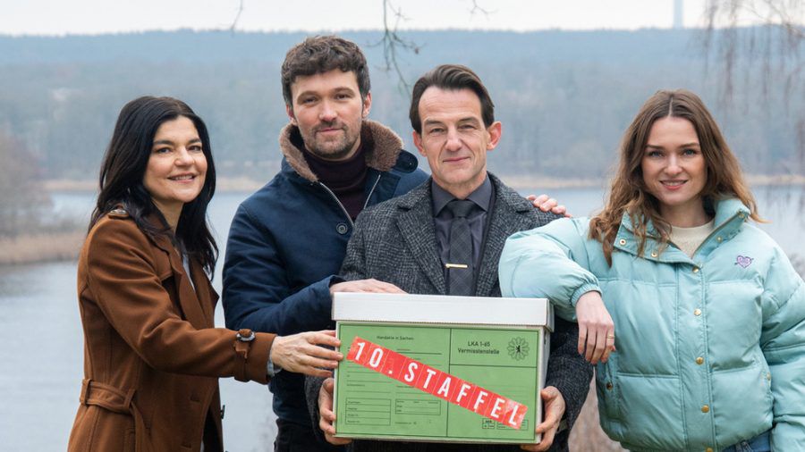 Jasmin Tabatabai (l.) mit ihren "Letzte Spur Berlin"-Kollegen (v.l.): Aleksandar Radenkovic, Hans-Werner Meyer und Josephin Busch. (ili/spot)