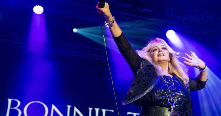 Bonnie Tyler blickt optimistisch in die Zukunft - und knüpft musikalisch an ihrer Vergangenheit an.