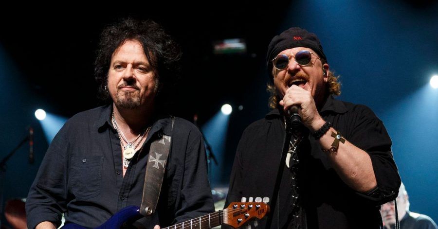 Toto haben eine kleine Pause eingelegt. Das haben Steve Lukather (l) und Joseph Williams für Soloalben genutzt.