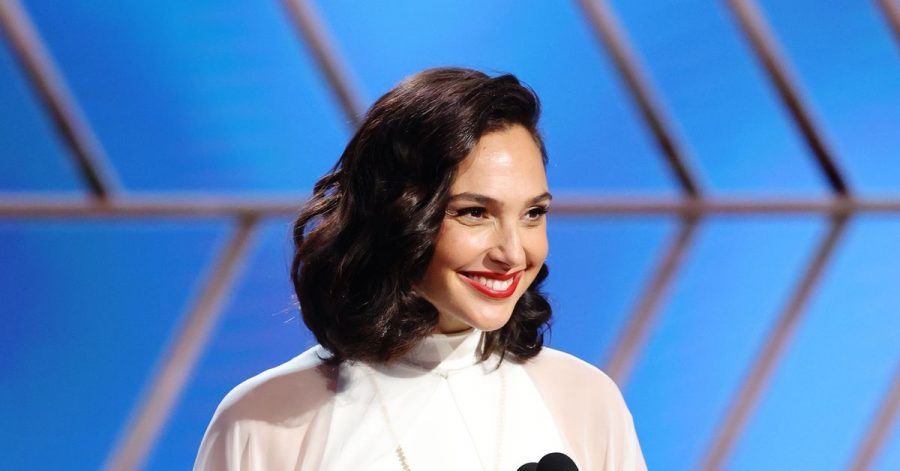 Eben noch Laudatorin bei den Golden Globes, macht Gal Gadot jetzt ihre Schwangerschaft öffentlich.