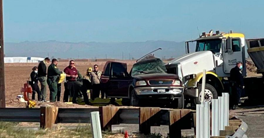 Polizei und Rettungskräfte am Unfallort in Holtville im US-Bundesstaat Kalifornien.
