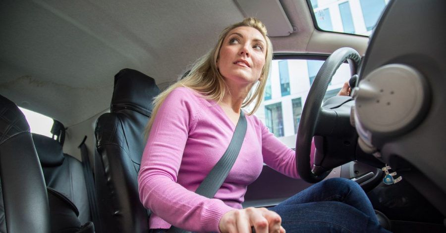 Grundsätzlich sollte man seinen Sitz vor jeder Fahrt richtig einstellen, sagen Experten. Dies ist nicht nur wichtig für den Komfort, sondern auch für die Sicherheit.