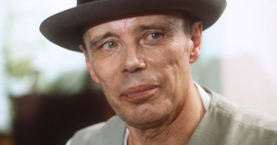 Porträt des deutschen Künstlers und Kunstprofessors Joseph Beuys, aufgenommen 1979.