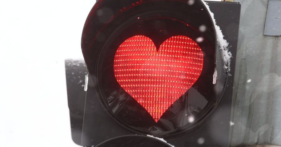 Schmetterlinge im Bauch, Sehnsucht und der erste Kuss: Die erste Liebe gehört zu den prägendsten Erfahrungen.
