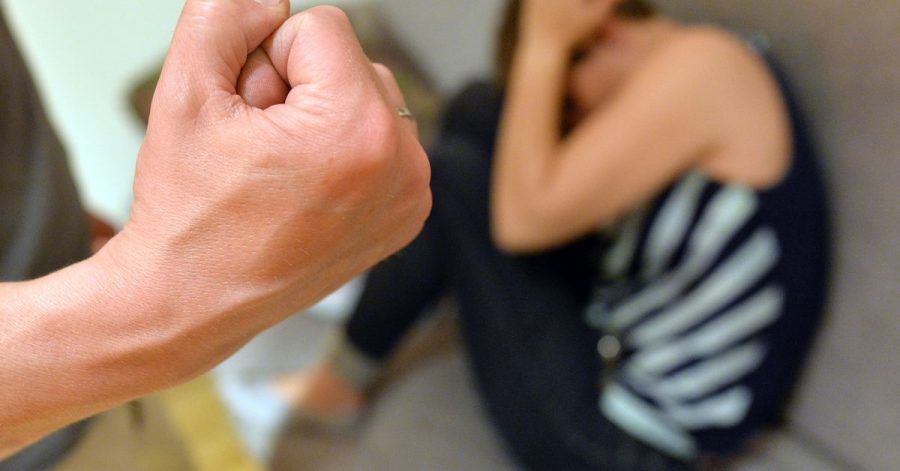 Werden Frauen zu Opfern von Gewalt, bleibt die Motivfrage oft ungeklärt. Das Bundesfamilien- und das Innenministerium planen daher eine wissenschaftliche Studie zu Gewalt in der Partnerschaft.