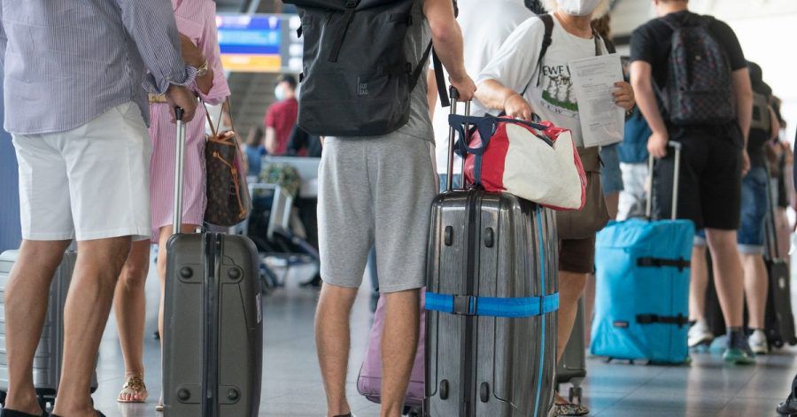 Urlaubsreisen sind bei den Bundesbürgern immer noch sehr begehrt. Doch mit der konkreten Planung halten sich viele noch zurück.