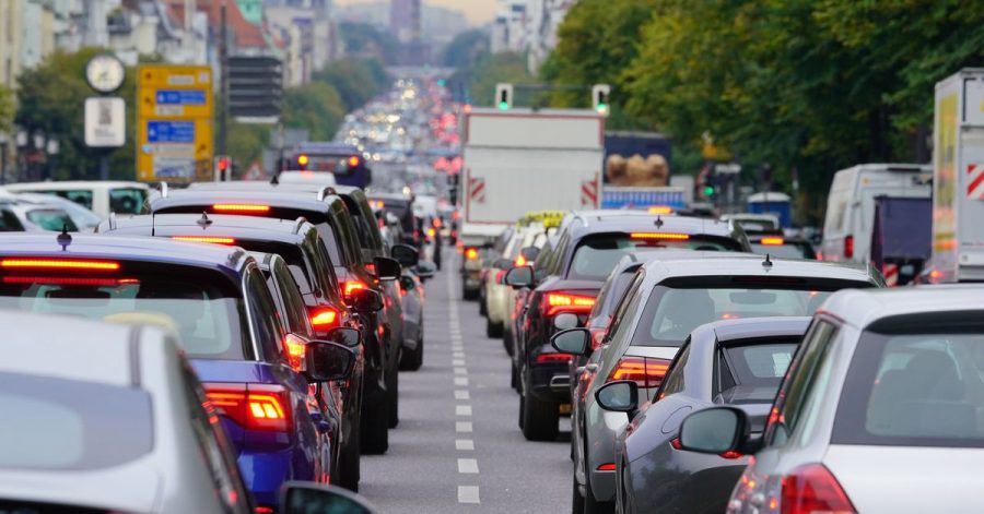 Berufsverkehr in Berlin: Werde die Autofahrer nach Ende der Pandemie wieder so häufig im Stau stehnm wie früher?