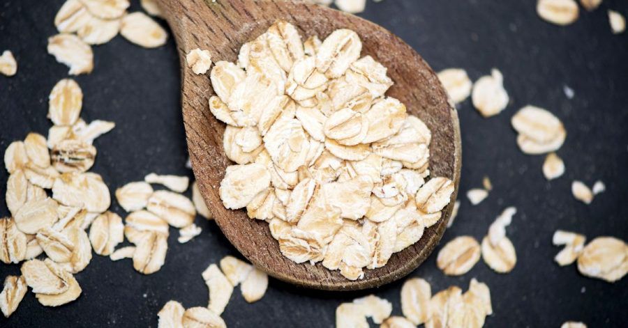 Haferflocken haben viel zu bieten: Besonders beliebt sind sie fürs Frühstück, zum Beispiel als Porridge.