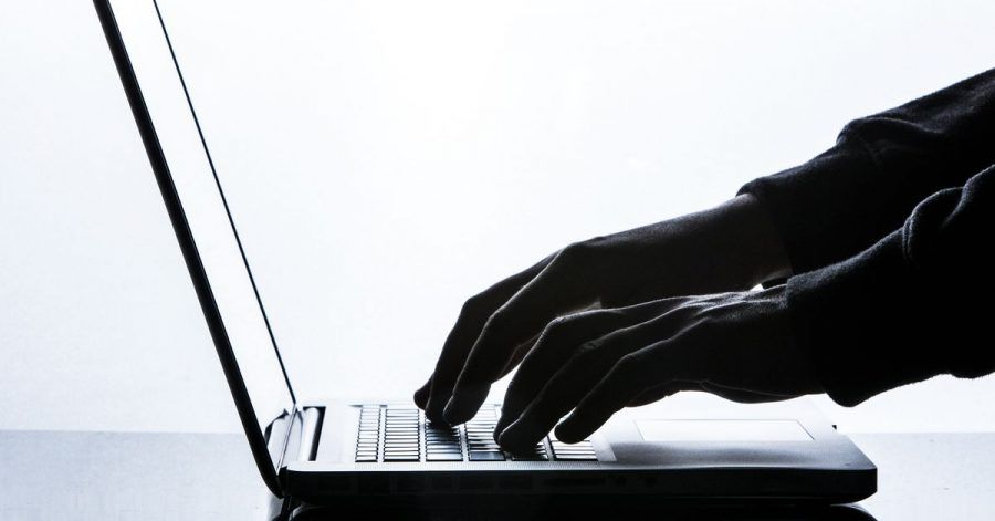 Bürger sollten sich nicht auf kostenpflichtige Angebote für die digitale Einreiseanmeldung einlassen. Dabei handelt es sich um Fälschungen.