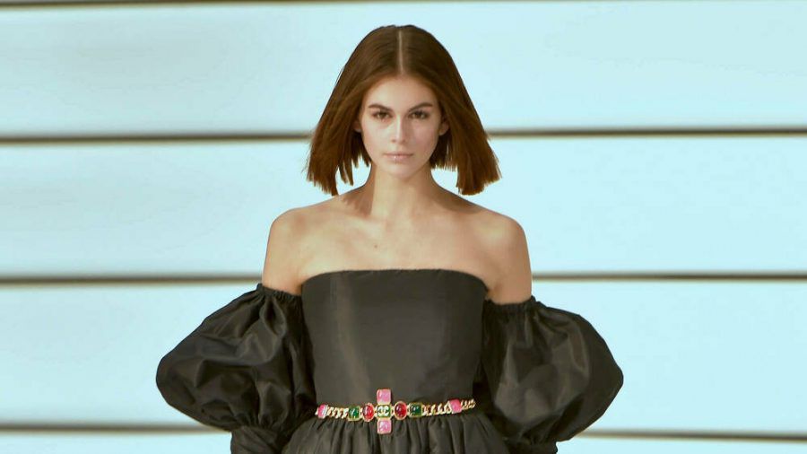 Kaia Gerber bei der Chanel-Show auf der Pariser Fashion Week. (kms/spot)