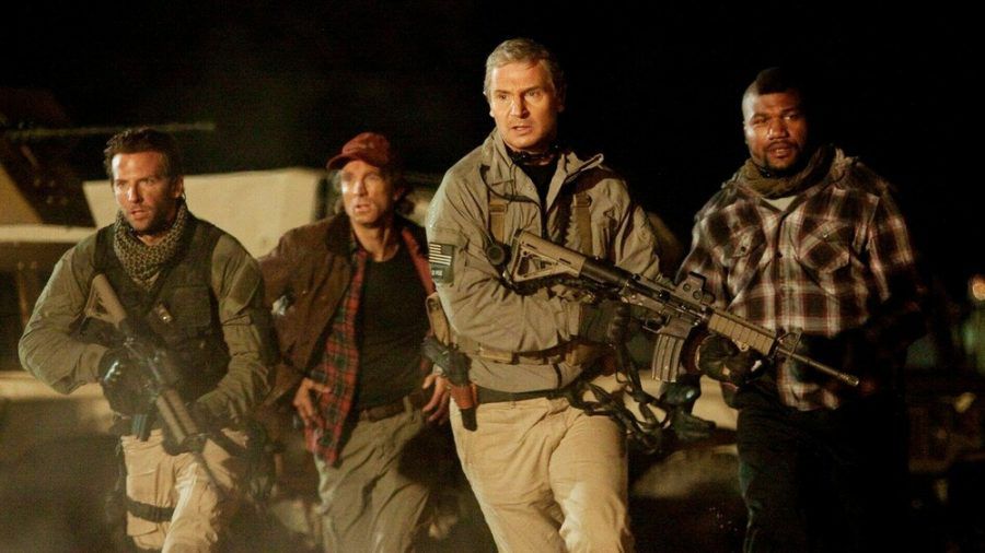 "Das A-Team - Der Film": Face (Bradley Cooper), Murdock (Sharlto Copley), Hannibal (Liam Neeson) und B.A. Baracus (Quinton Jackson) müssen untertauchen. (cg/spot)