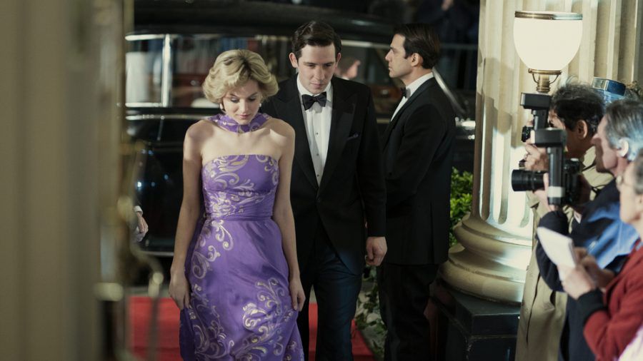 In Staffel vier von "The Crown" ist Emma Corrin (l.) zum ersten Mal als Lady Diana zu sehen. (wag/spot)