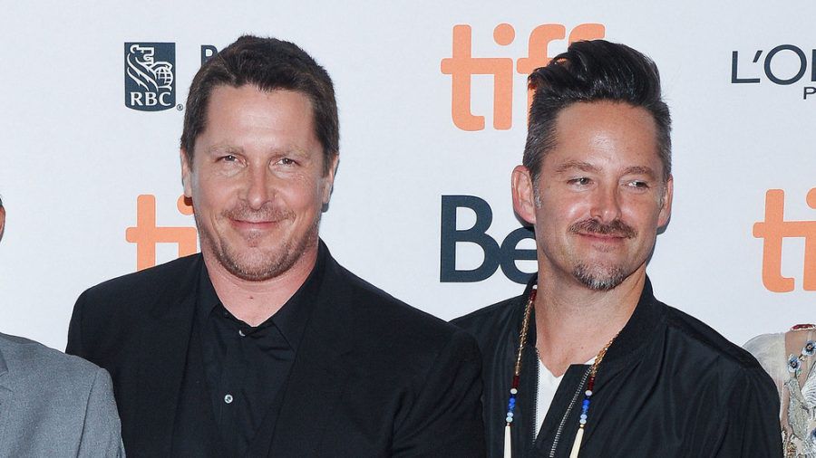 Machen wieder gemeinsame Sache: Oscarpreisträger Christian Bale (li.) und Regisseur Scott Cooper. (stk/spot)