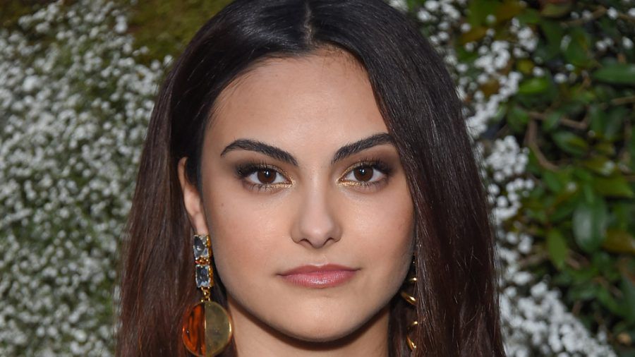 Camila Mendes vor der Pandemie auf einem Event in Hollywood (wue/spot)