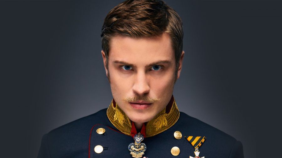 Jannik Schümann als Kaiser Franz: Was für eine Karriere!