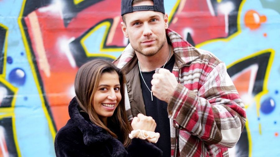 Eva Benetatou und Chris Broy jagen einen fiesen Cybermobber
