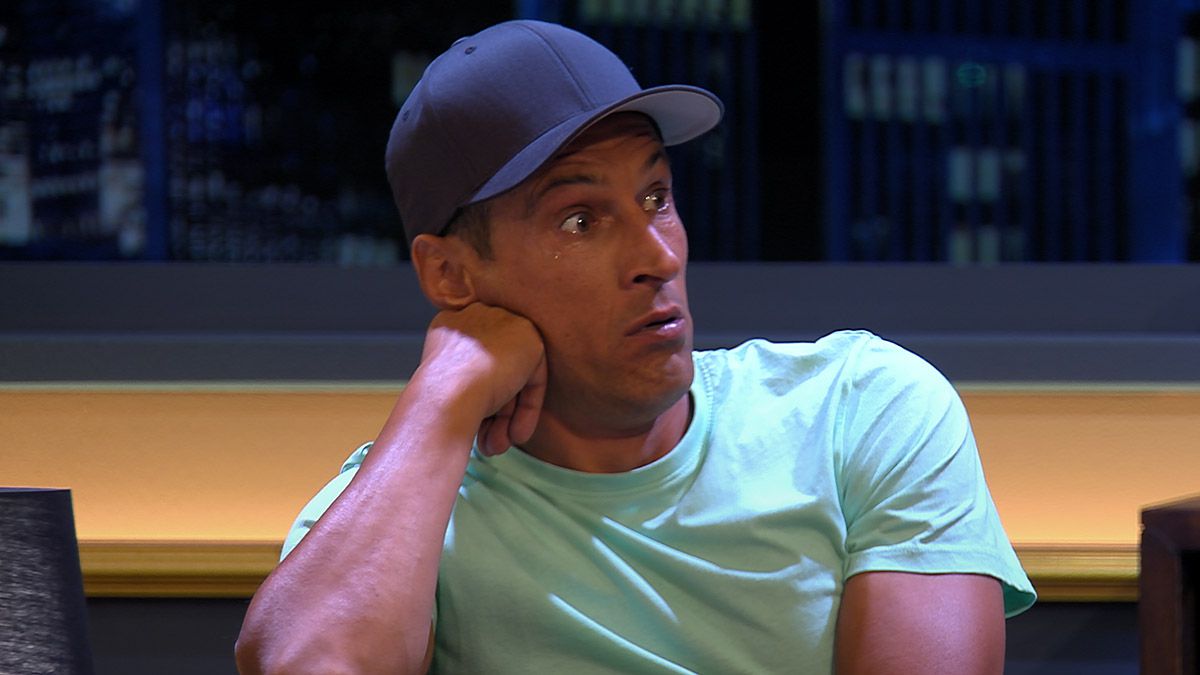 Michael Bully Herbig und 10 Stars in "Last One Laughing": Wer lacht fliegt raus