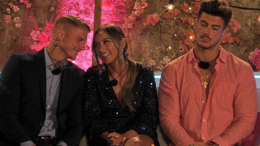 "Love Island" Tag 14: Adrianos Eifersuchtsattacke und Emilia bekommt Korb!