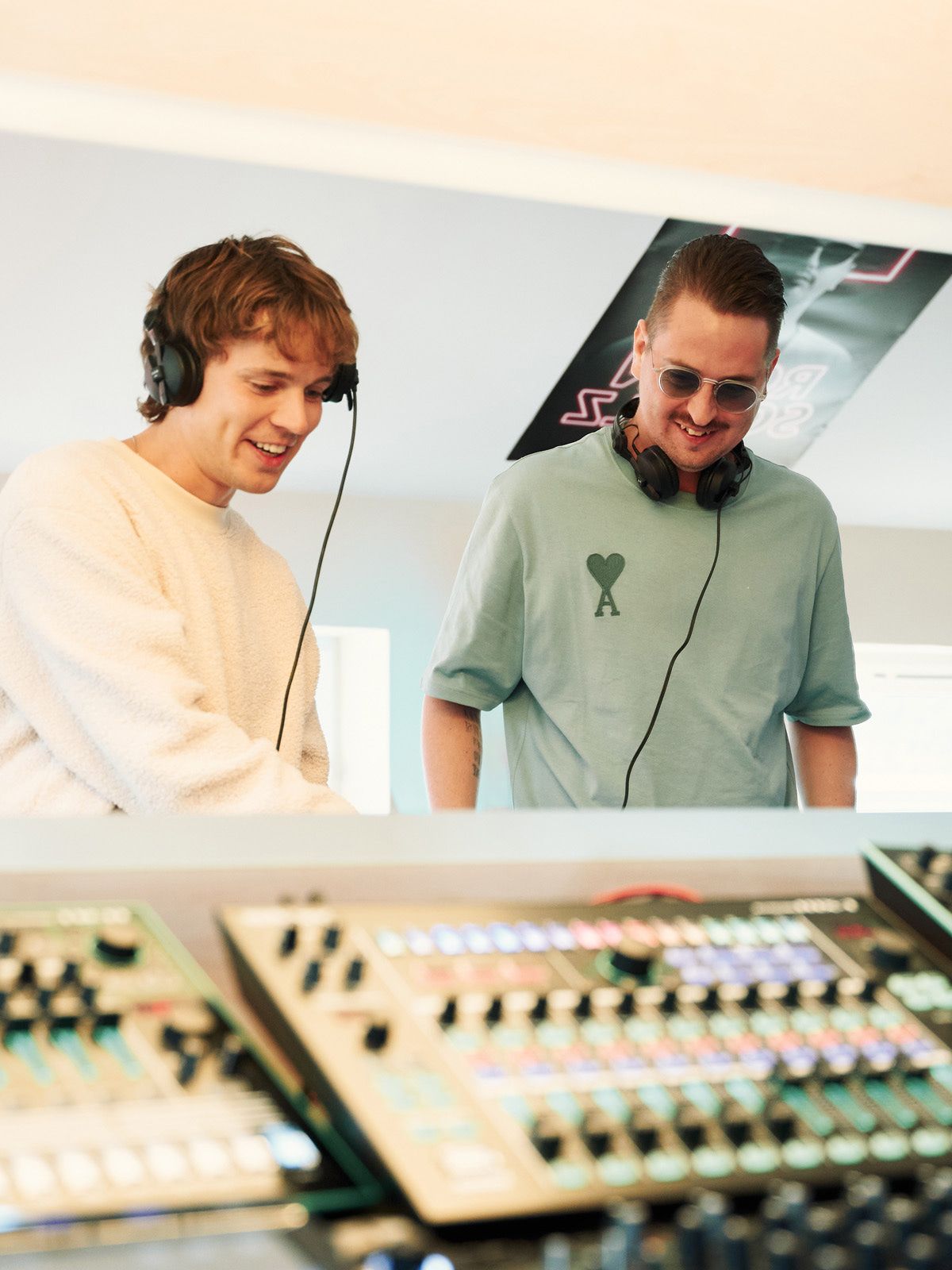Robin Schulz und Felix Jaehn: Einmaliges Live-Set und neues Video!