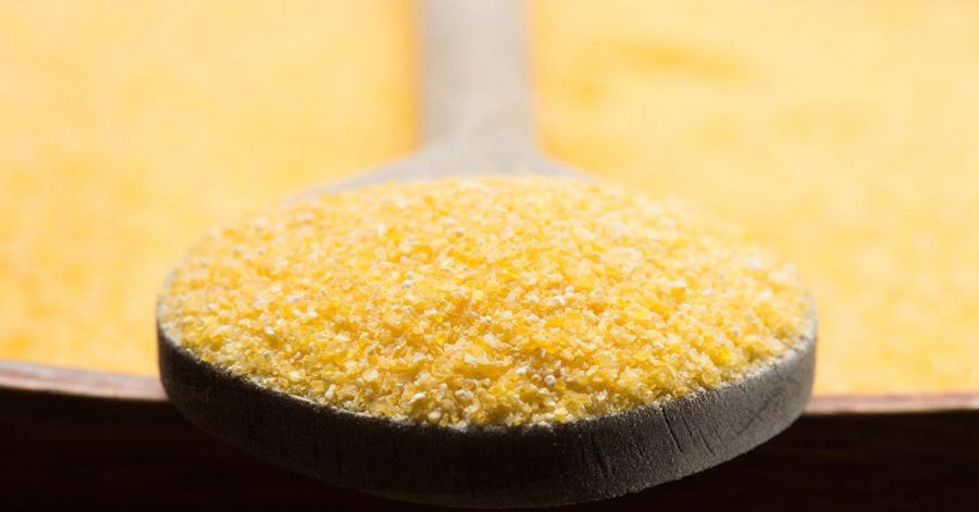Polenta wird aus getrocknetem Mais hergestellt: Der daraus gekochte Brei schmeckt herzhaft, aber auch süß.