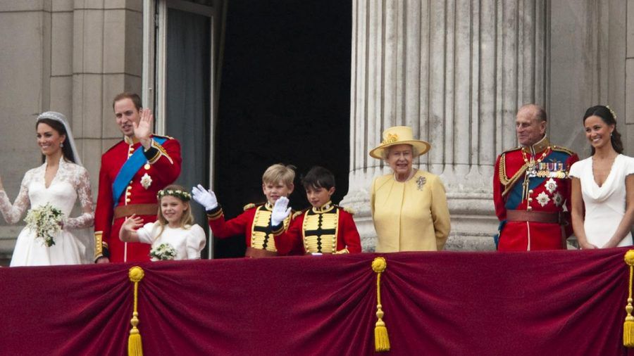 Nach der Hochzeit zeigten sich unter anderem das Brautpaar William und Kate und die Königin (in Gelb) auf dem Balkon des Buckingham Palasts. (ili/spot)
