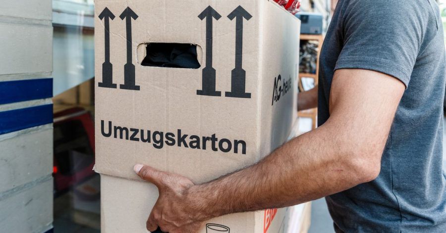Mieter müssen die Mietsache zum Ende des Mietvertrages räumen. Kommen sie dieser Pflicht nicht nach, muss der Vermieter eine Frist setzen.