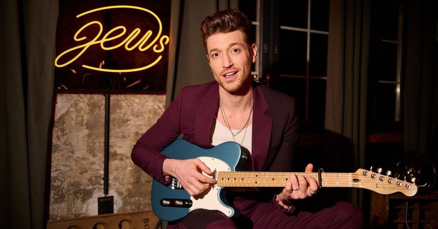 Schauspieler und Musiker Daniel Donskoy in der Kulisse seiner WDR-Talkshow «Freitagnacht Jews».