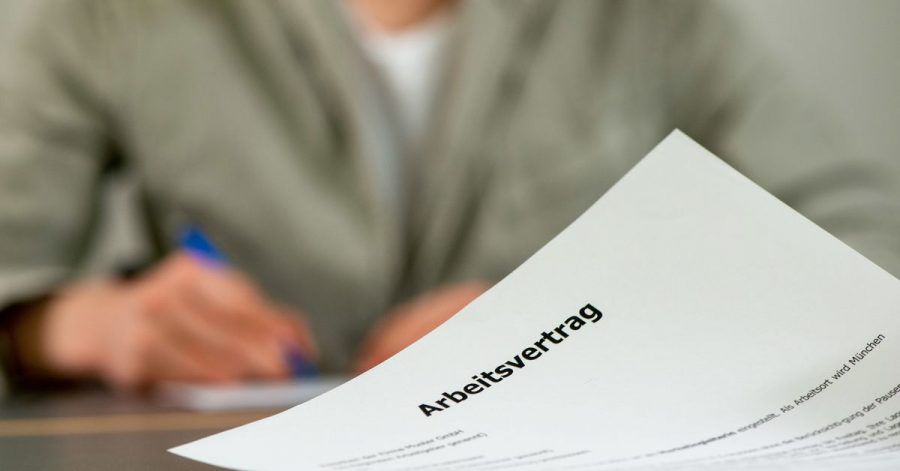 Arbeitsverträge mit Familienmitgliedern müssen auch dann steuerlich anerkannt werden, wenn keine festen Arbeitszeiten ausgemacht wurden.