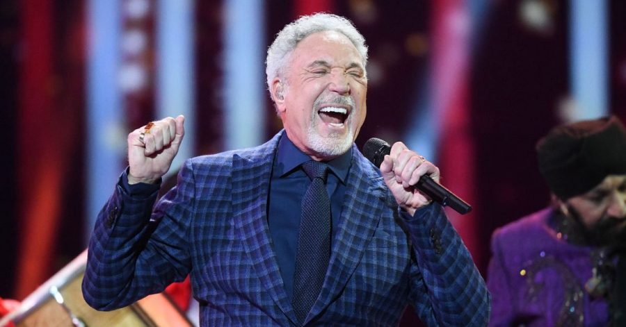 Sir Tom Jones singt in der Royal Albert Hall.