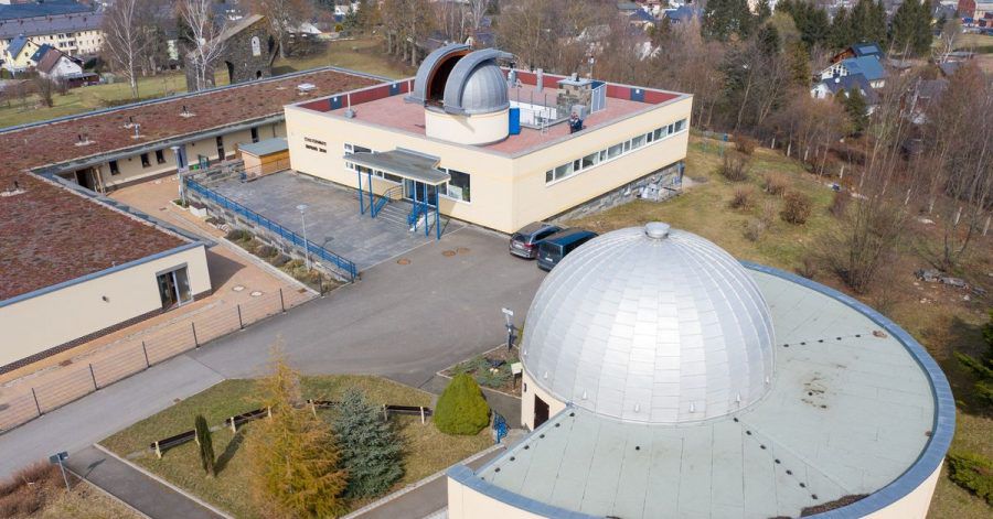 In der 1967 eröffneten Anlage in Rodewisch steht ein neues Spiegelteleskop mit 50 Zentimetern Durchmesser künftig im Mittelpunkt der neu hergerichteten Holzkuppel.