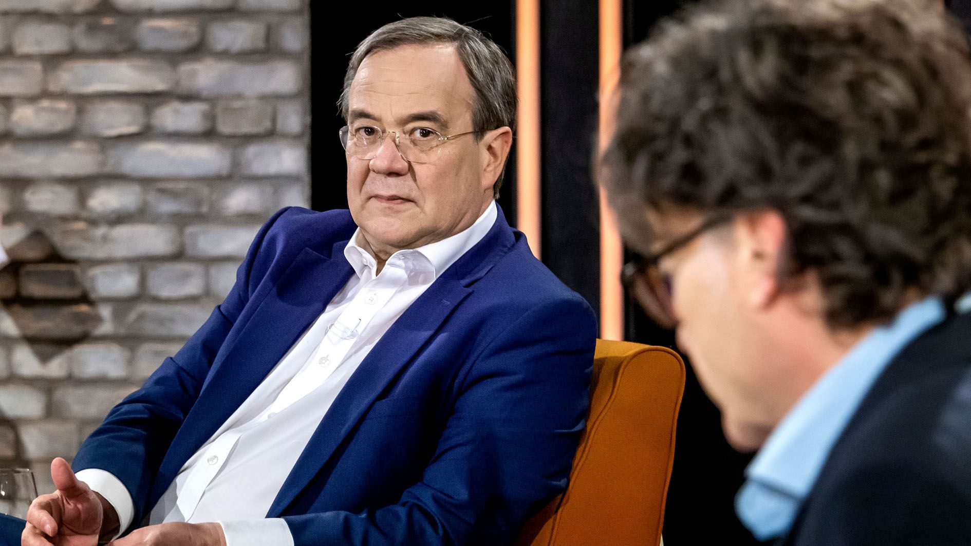 #allesdichtmachen: Jan Josef Liefers erklärt sich im TV und das sagt Laschet