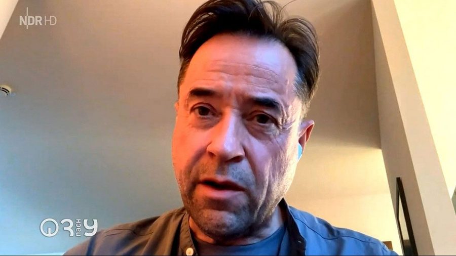 #allesdichtmachen: Jan Josef Liefers erklärt sich im TV und das sagt Laschet