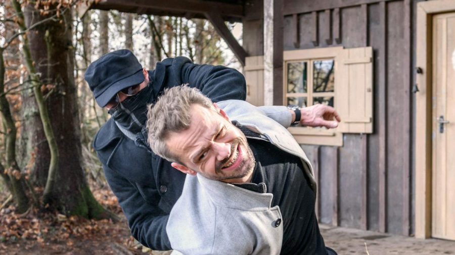 "Sturm der Liebe": Zwischen Erik (r.) und Cornelius kommt es zum Kampf (cg/spot)