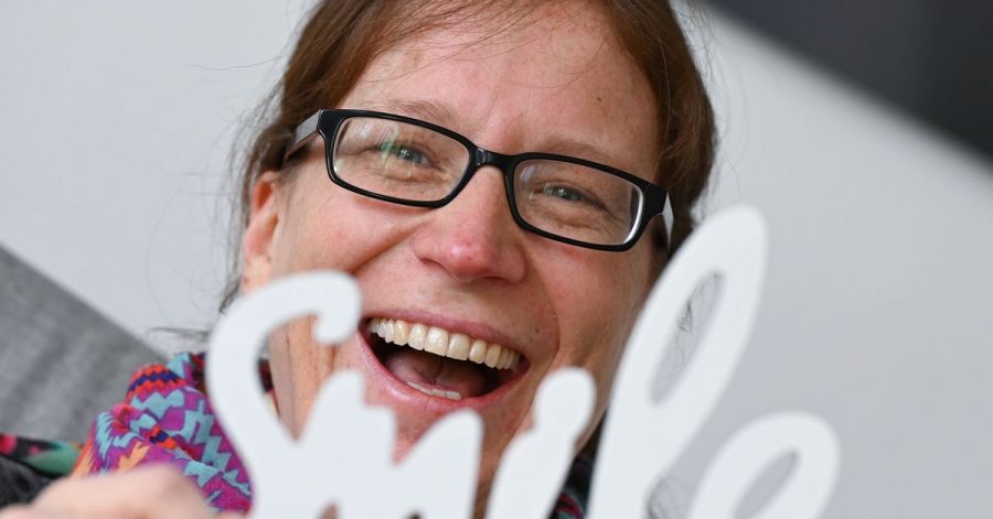 Stütze in der Krise: Sandra Mandl schenkt der Welt ein Lachen.