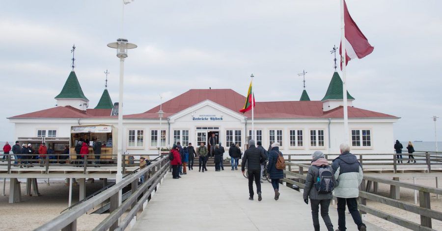 An Seebrücken wird regelmäßig geschraubt und saniert. Mit einer Geschichte von fast 140 Jahren ist die Ahlbecker Seebrücke die älteste in Deutschland. Kein Wunder also, dass sie die eine oder andere Altersschwäche aufzeigt.