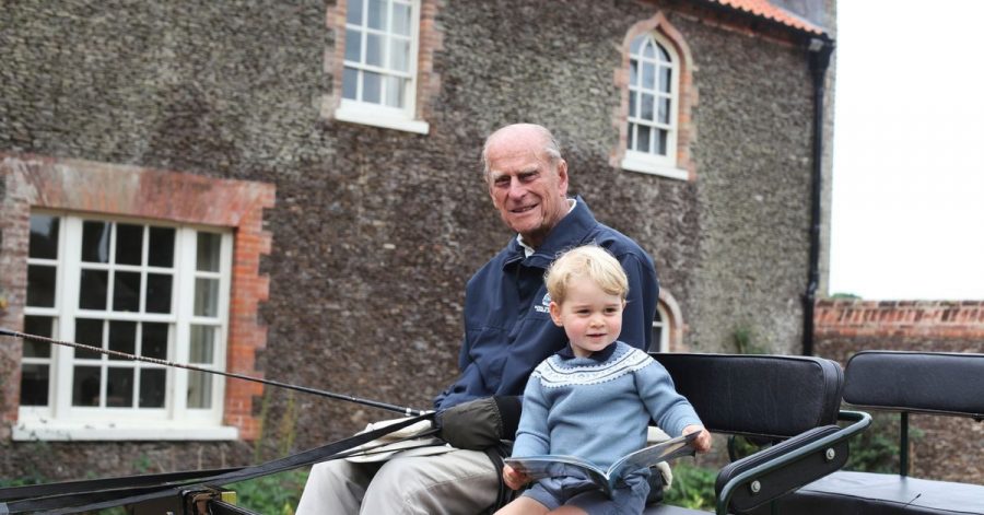 Für seinen Sohn Andrew war der verstorbene Prinz Philip der «Großvater der Nation» (im Bild mit Urenkel George). Mancher Brite scheint das ein bisschen anders zu sehen.