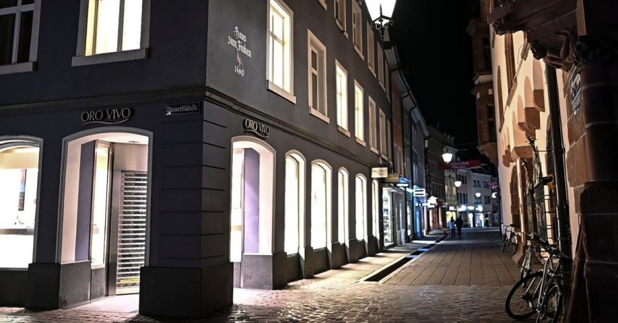 Zur Bundes-Notbremse gehören auch Ausgangsbeschränkungen. Sie sollen ab 22.00 Uhr gelten. Bis 5.00 Uhr darf man die eigene Wohnung oder das eigene Grundstück nicht mehr verlassen.