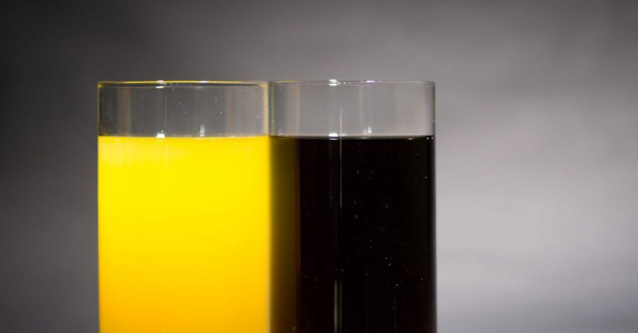 Bunte Softdrinks oder beliebte Gaming-Figuren auf Süßigkeiten - Werbung für ungesunde Lebensmittel richtet sich oft speziell an Kinder. Die Werbewirtschaft hat sich nun neue Verhaltensregeln auferlegt.